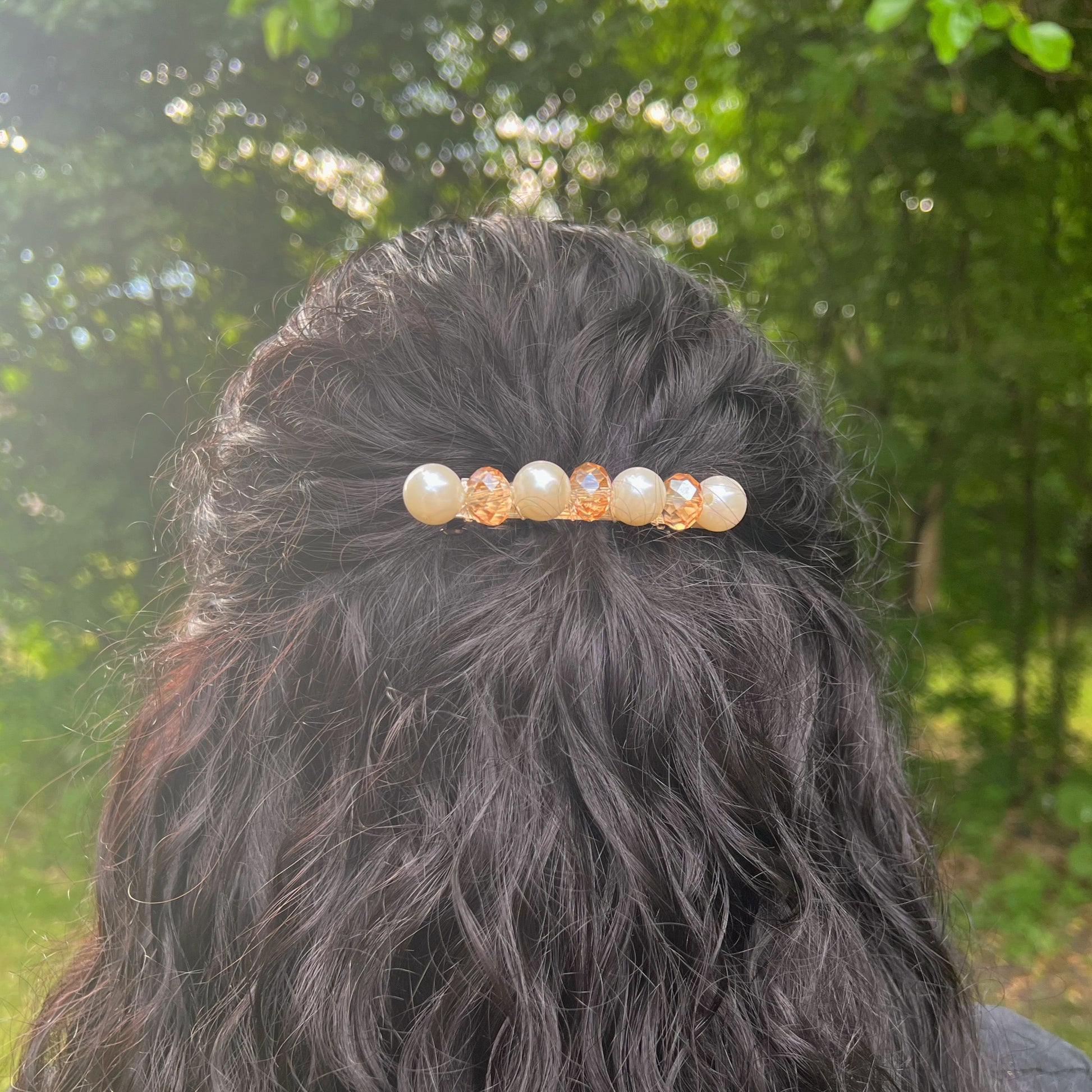 handmade-hair-clips-barrettes-cute-hair-accessories-pearl-hair-clips-pearl-barrettes-handmade-sincerely-herrera-women-owned-business-hispanic-owned-chicago-il-wholesale-aesthetic-hair-clips-daily-hair-inspo-updo-styles-half-up-half-down-hairstyles-daily-accessories