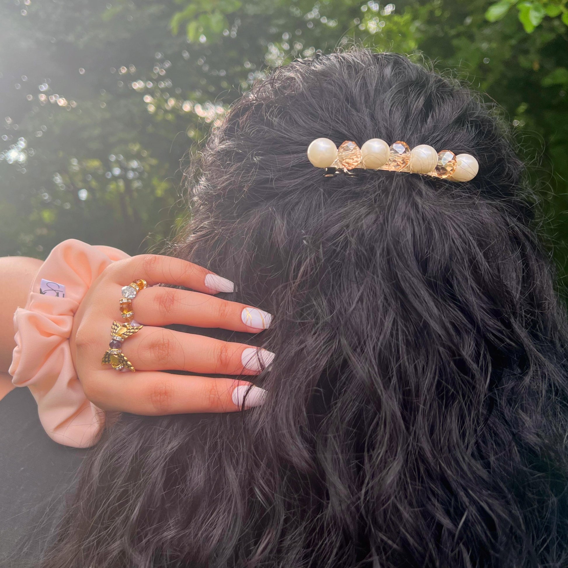 handmade-hair-clips-barrettes-cute-hair-accessories-pearl-hair-clips-pearl-barrettes-handmade-sincerely-herrera-women-owned-business-hispanic-owned-chicago-il-wholesale-aesthetic-hair-clips-daily-hair-inspo-updo-styles-half-up-half-down-hairstyles-daily-accessories-handmade-scrunchies-branding-logo-cute-rings-