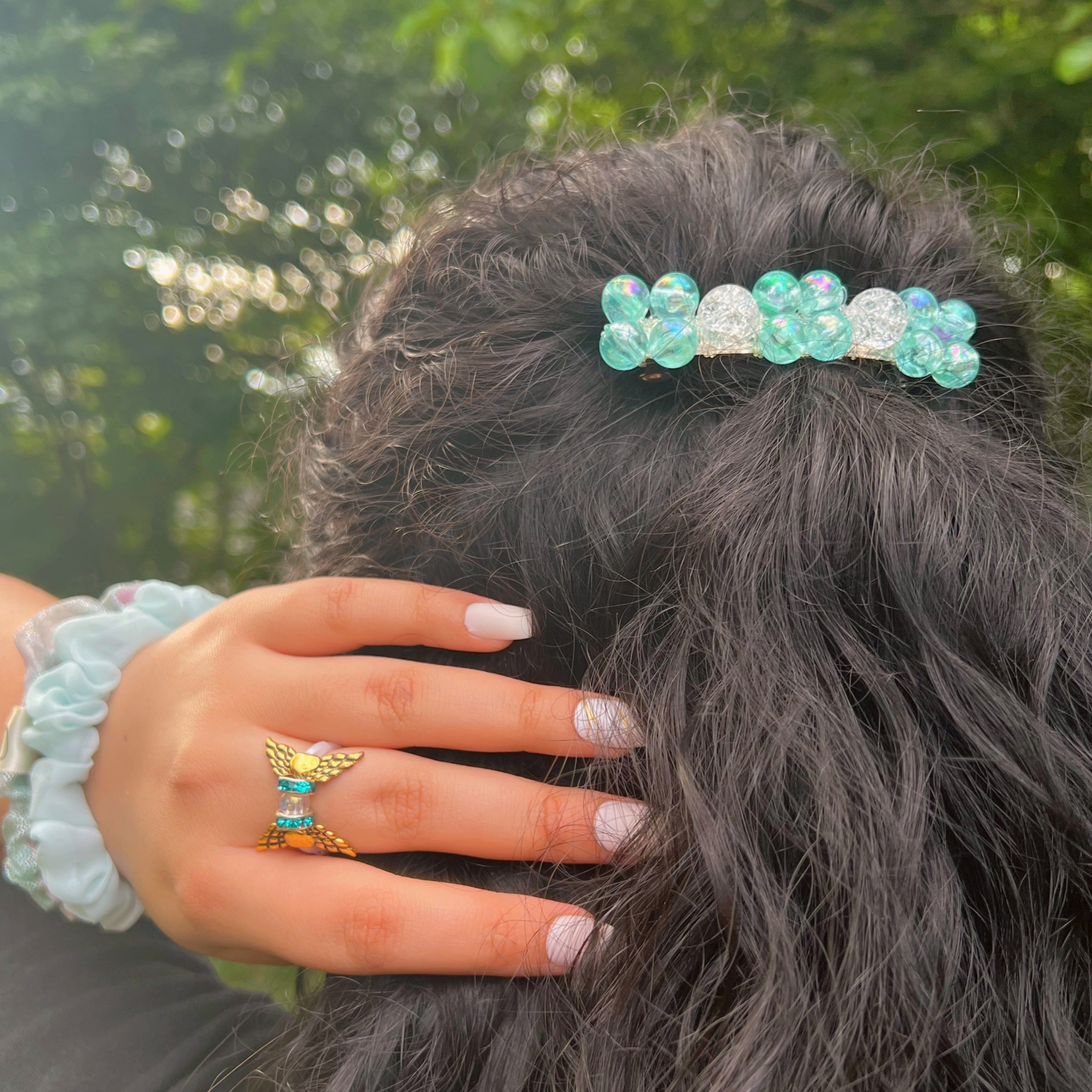 handmade-hair-clips-barrettes-cute-hair-accessories-pearl-hair-clips-pearl-barrettes-handmade-sincerely-herrera-women-owned-business-hispanic-owned-chicago-il-wholesale-aesthetic-hair-clips-daily-hair-inspo-updo-styles-half-up-half-down-hairstyles-daily-accessories