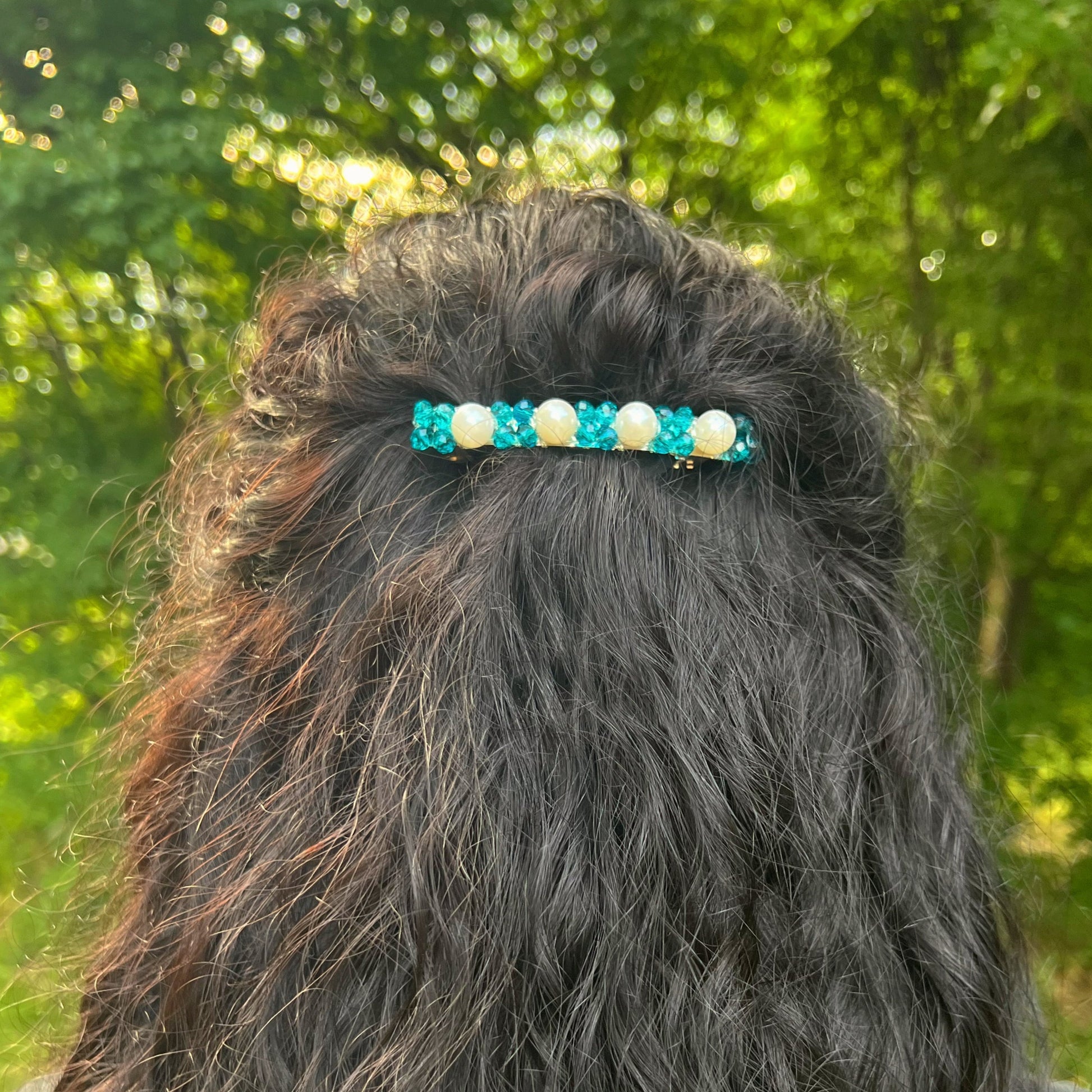 handmade-hair-clips-barrettes-cute-hair-accessories-pearl-hair-clips-pearl-barrettes-handmade-sincerely-herrera-women-owned-business-hispanic-owned-chicago-il-wholesale-aesthetic-hair-clips-daily-hair-inspo-updo-styles-half-up-half-down-hairstyles-daily-accessories