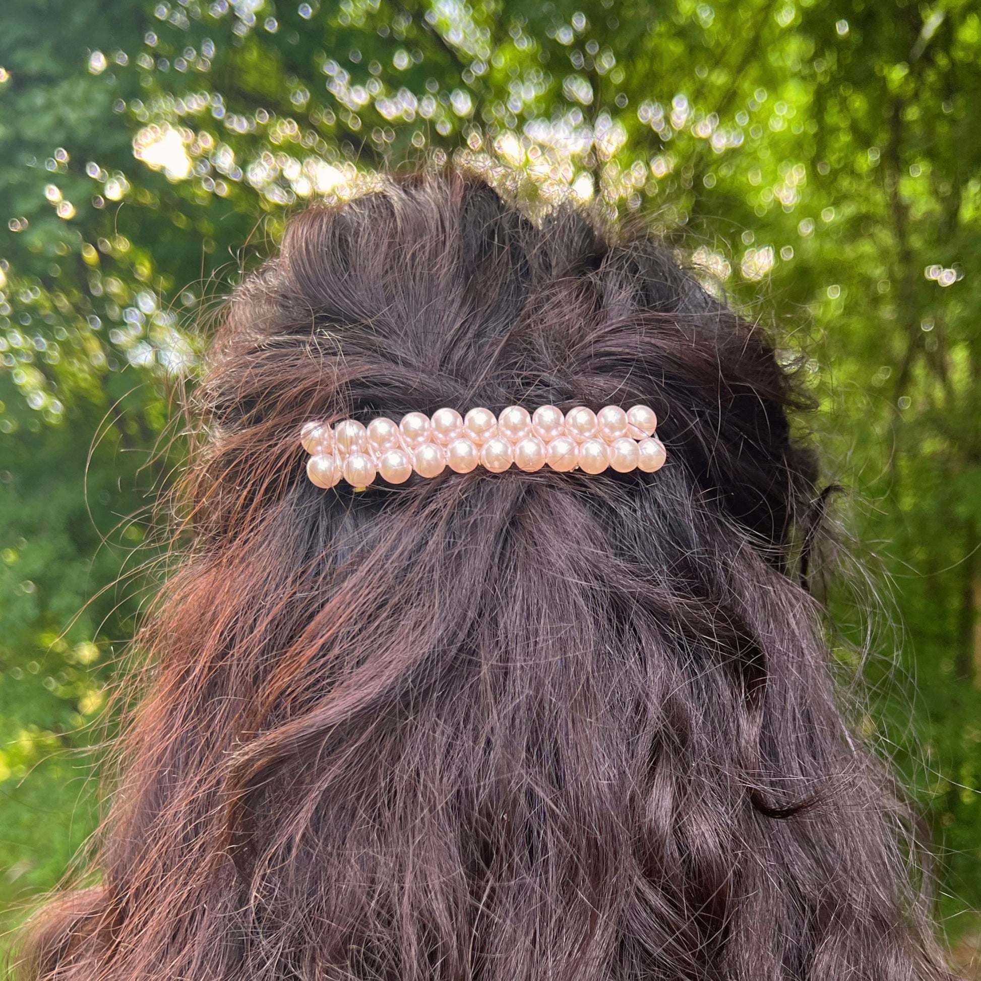 handmade-hair-clips-barrettes-cute-hair-accessories-pearl-hair-clips-pearl-barrettes-handmade-sincerely-herrera-women-owned-business-hispanic-owned-chicago-il-wholesale-aesthetic-hair-clips-daily-hair-inspo-updo-styles-half-up-half-down-hairstyles-daily-accessories