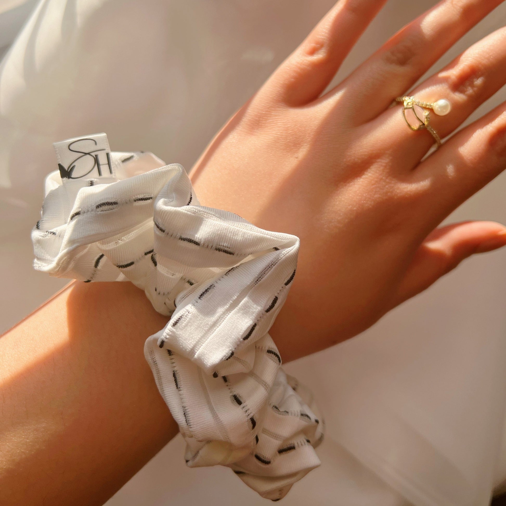 white-scrunchies-ruffled-edges-hairtie-regular-hairties-women-owned-business-hispanic-chicago-il-sincerely-herrera-perfect-summer-accessories-must-haves-daily-hairstyle-inspo-durable-for-all-types-of-hair-black-and-white-scrunchie-gifts-for-her-party-favor-ideas-gifts-for-everyone