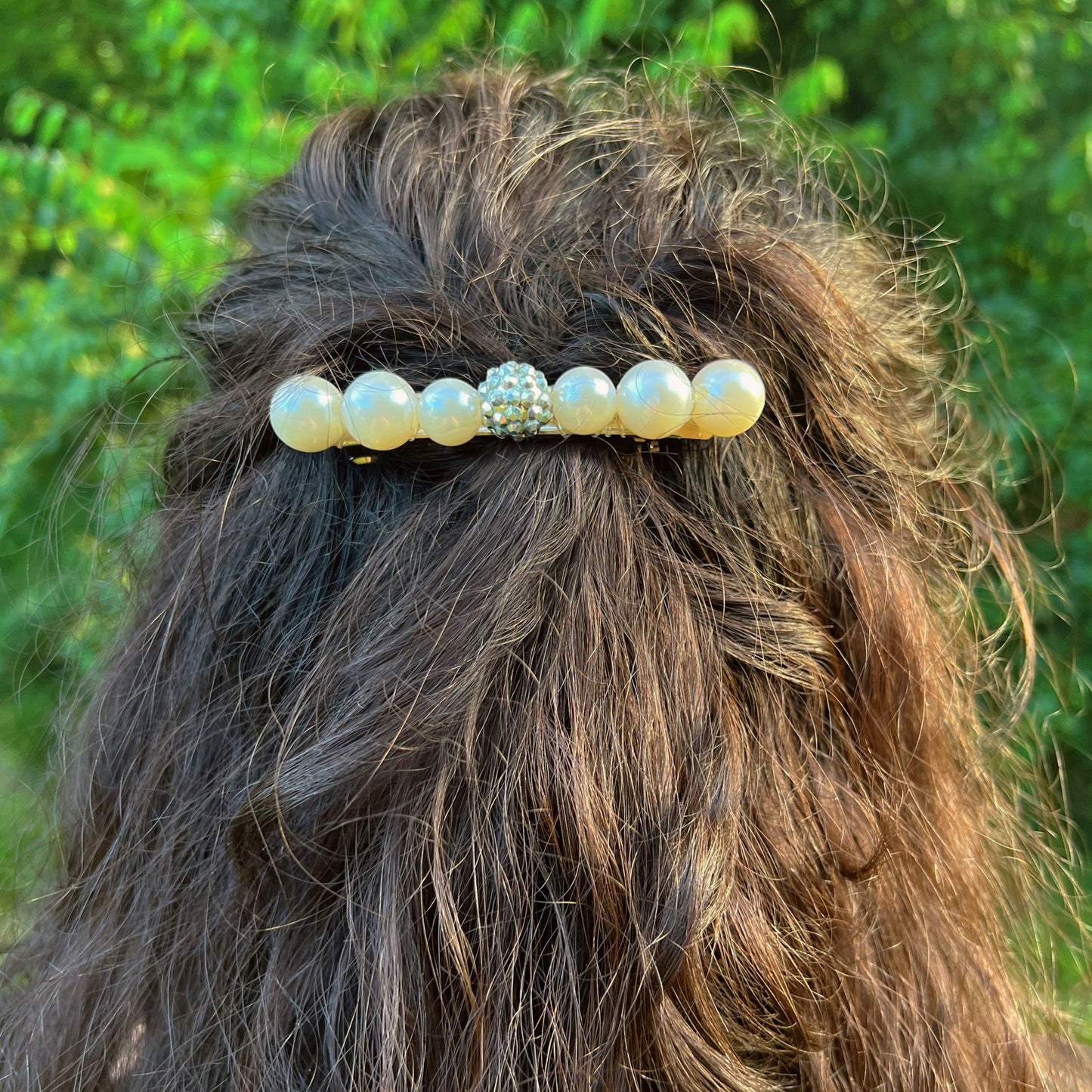 handmade-hair-clips-barrettes-cute-hair-accessories-pearl-hair-clips-pearl-barrettes-handmade-sincerely-herrera-women-owned-business-hispanic-owned-chicago-il-wholesale-aesthetic-hair-clips-daily-hair-inspo-updo-styles-half-up-half-down-hairstyles-daily-accessories