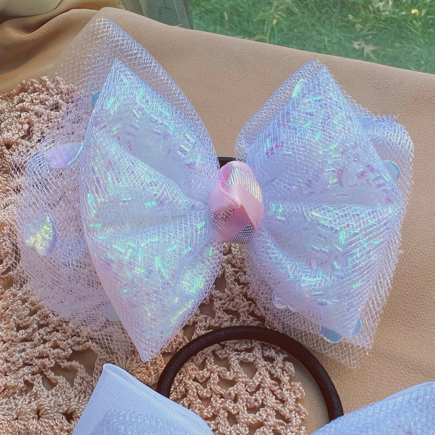 kids-hair-bows-fun-hairbows-cute-accessories-for-kids-hair-accessories-unique-bows-bows-for-kida-hairstyles-ideas-diy-handmade-kids-accessories-sincerely-herrera-hispanic-owned-pink-bows-holographic-gold-silver