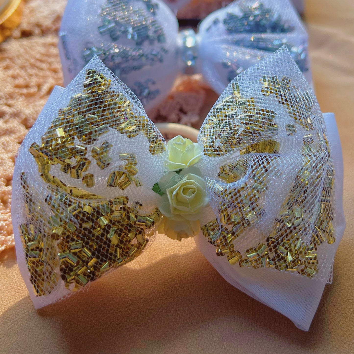 kids-hair-bows-fun-hairbows-cute-accessories-for-kids-hair-accessories-unique-bows-bows-for-kida-hairstyles-ideas-diy-handmade-kids-accessories-sincerely-herrera-hispanic-owned-pink-bows-holographic-gold-silver