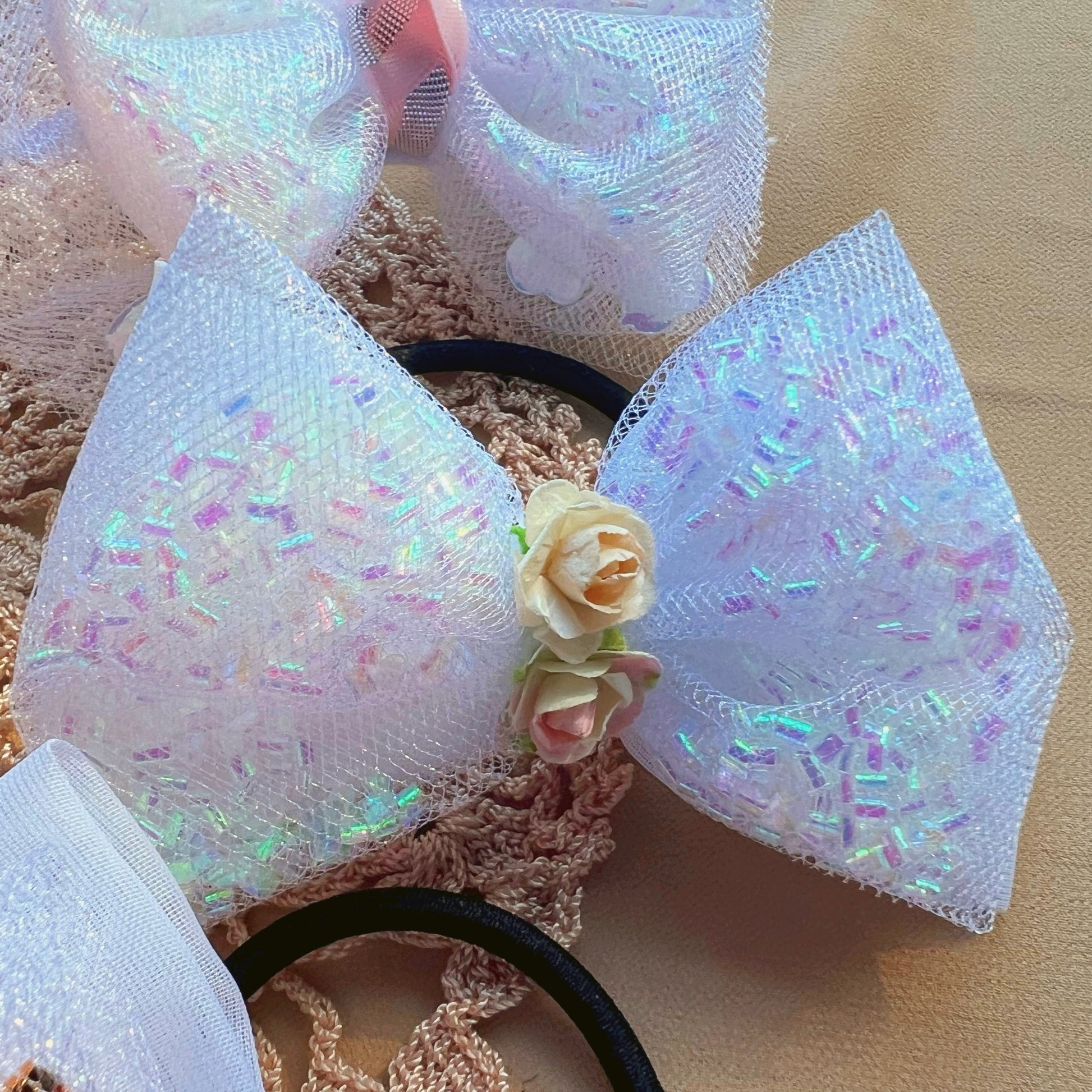 kids-hair-bows-fun-hairbows-cute-accessories-for-kids-hair-accessories-unique-bows-bows-for-kida-hairstyles-ideas-diy-handmade-kids-accessories-sincerely-herrera-hispanic-owned-pink-bows-holographic-gold-silver