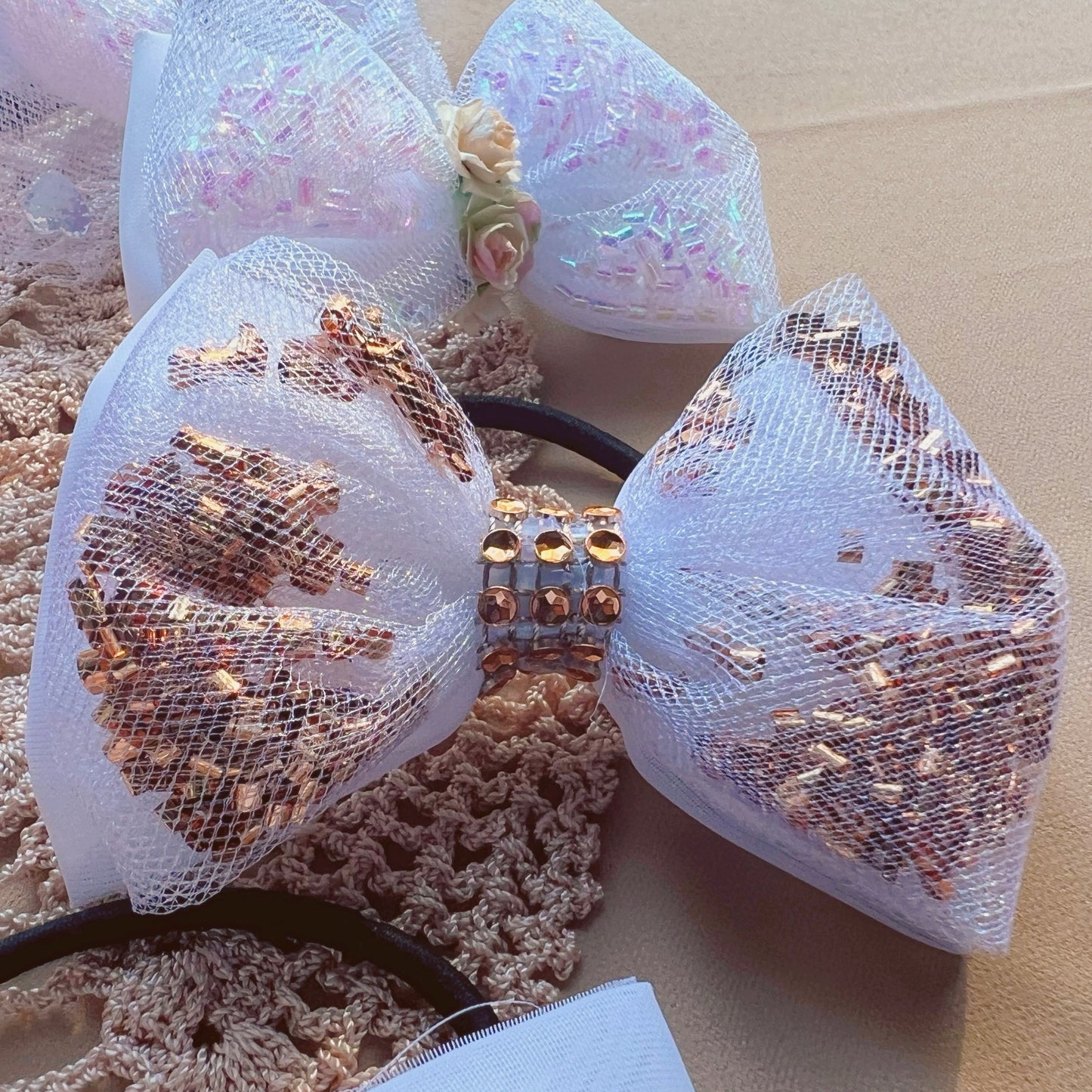 kids-hair-bows-fun-hairbows-cute-accessories-for-kids-hair-accessories-unique-bows-bows-for-kida-hairstyles-ideas-diy-handmade-kids-accessories-sincerely-herrera-hispanic-owned-pink-bows-holographic-gold-silver